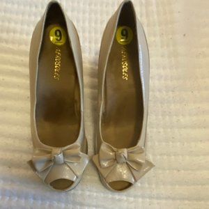 Aerosoles Wedge Heels Open Toe - Never Worn